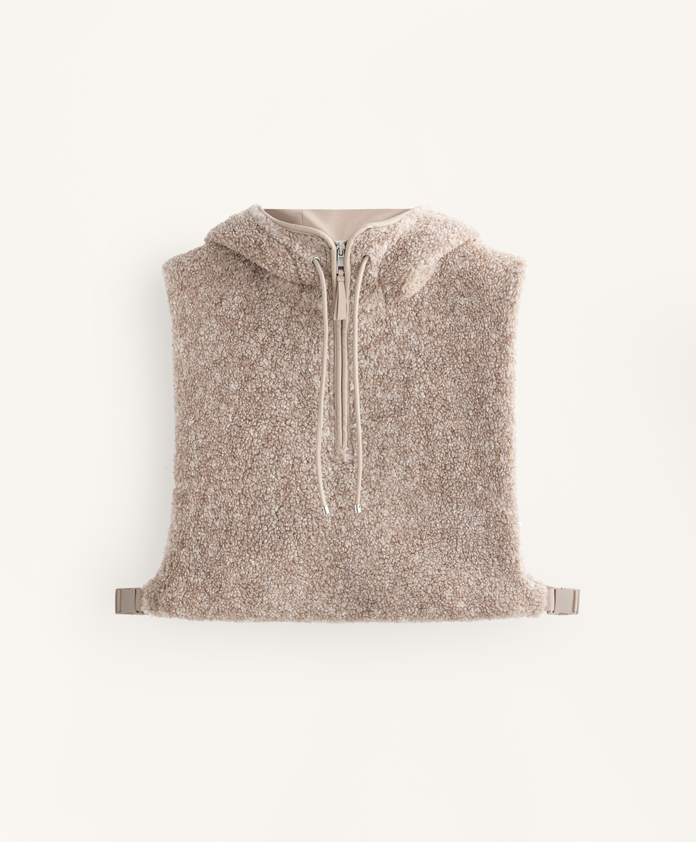 Oysho Жилет из овчины с капюшоном, серо-коричневый меланж