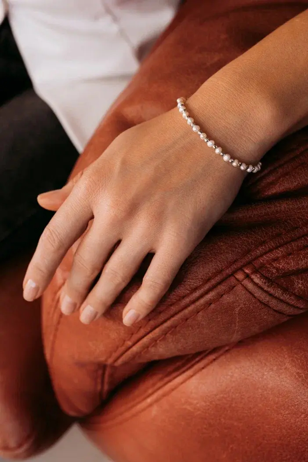 Браслет с жемчугом и шарами