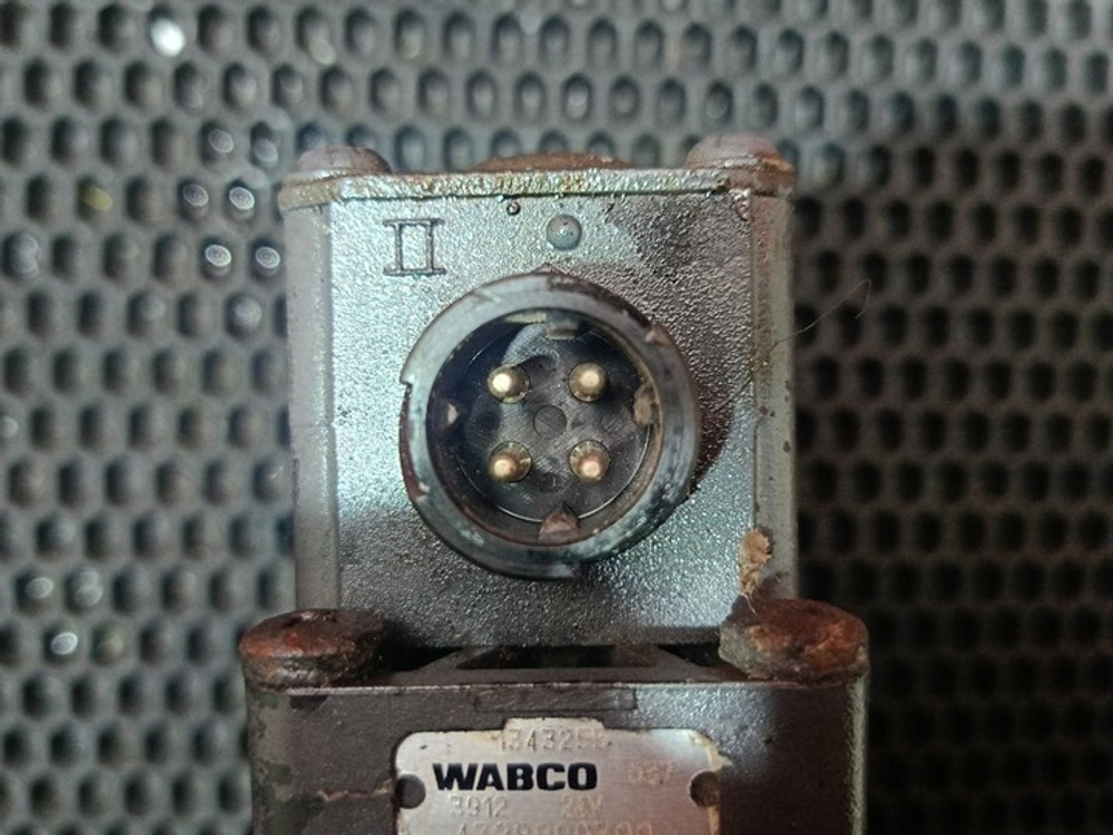 Кран уровня пола главный