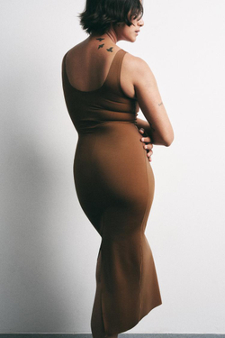 ZARA МОДЕЛИРУЮЩЕЕ ПЛАТЬЕ ИЗ СМЕСОВОГО ПОЛИАМИДА, СВЕТЛО-КОРИЧНЕВЫЙ