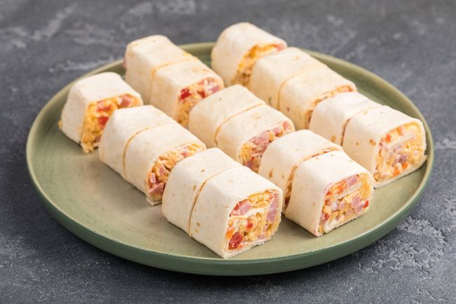 Тортилья с сыром, чесноком и ветчиной, 16 шт.