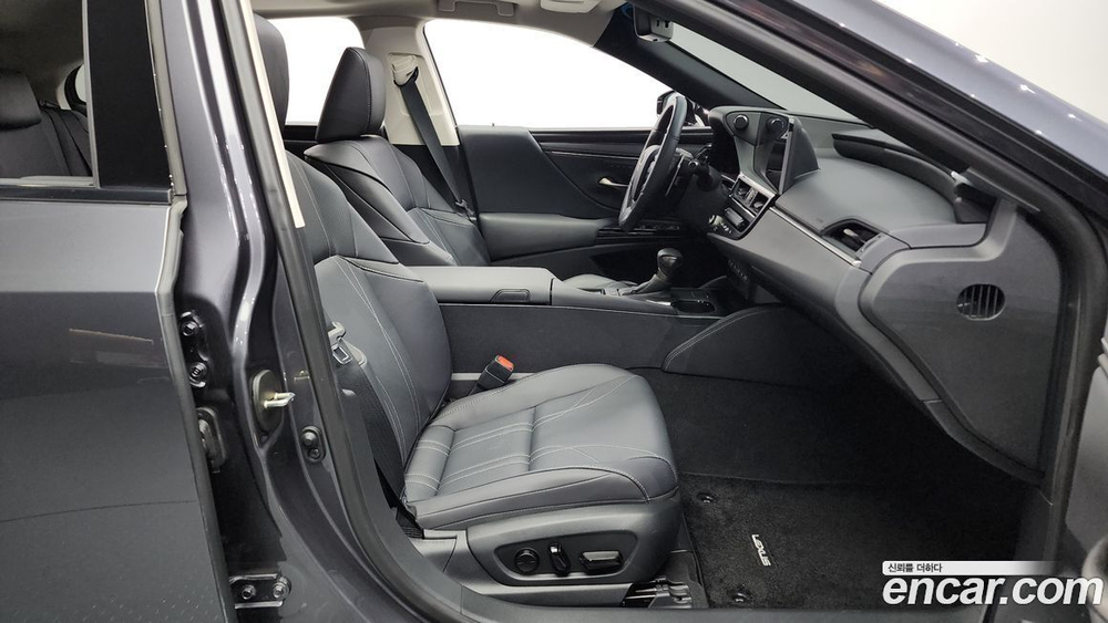 Lexus ES300h 7 Generation Luxury Plus (12.2022)