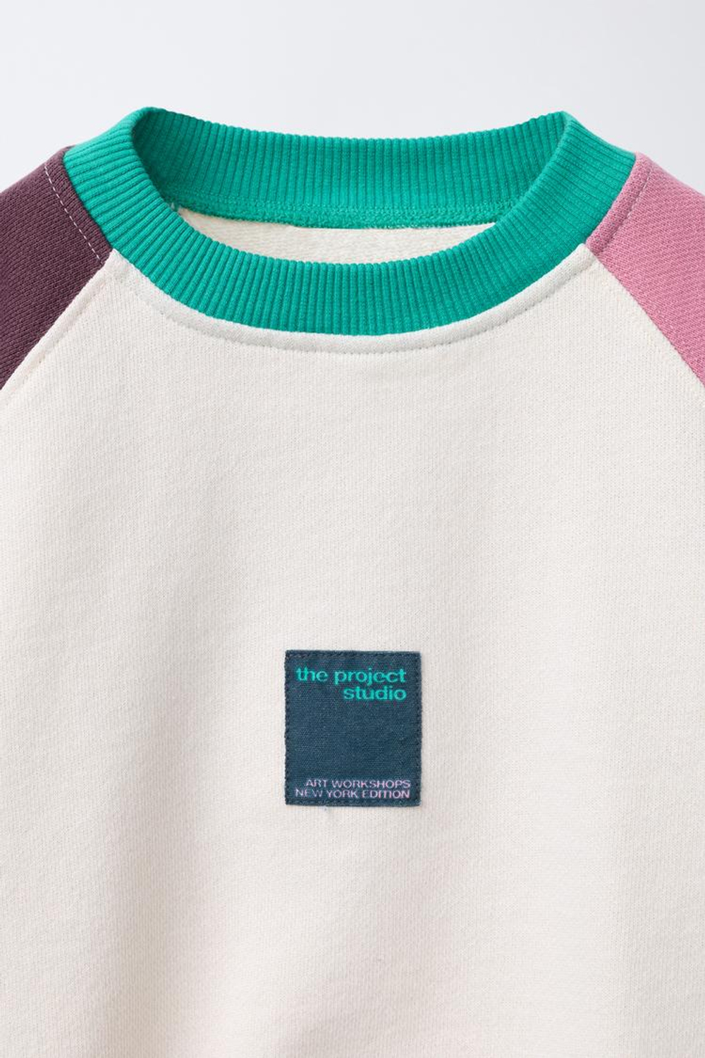 ZARA ТОЛСТОВКА С ЦВЕТНЫМИ БЛОКАМИ И НАШИВКОЙ, КОРАЛЛОВО-КРАСНЫЙ