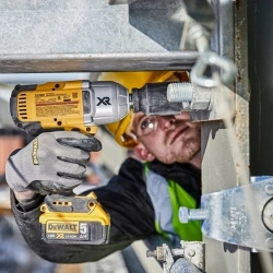 DeWalt DCF897N аккумуляторный гайковерт (без АКБ и ЗУ)