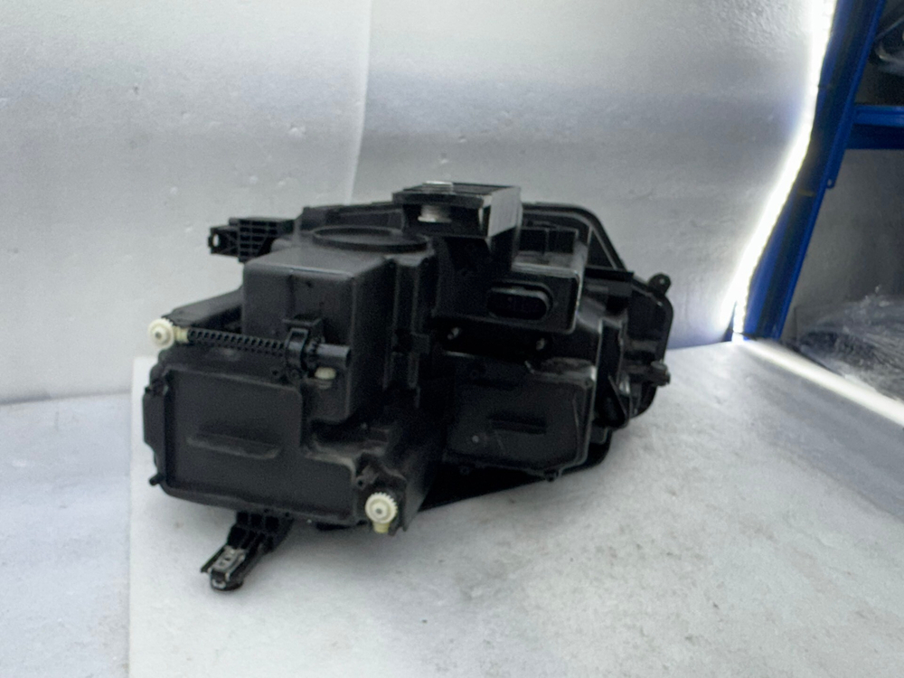 Оригинальная фара Volkswagen Teramont X