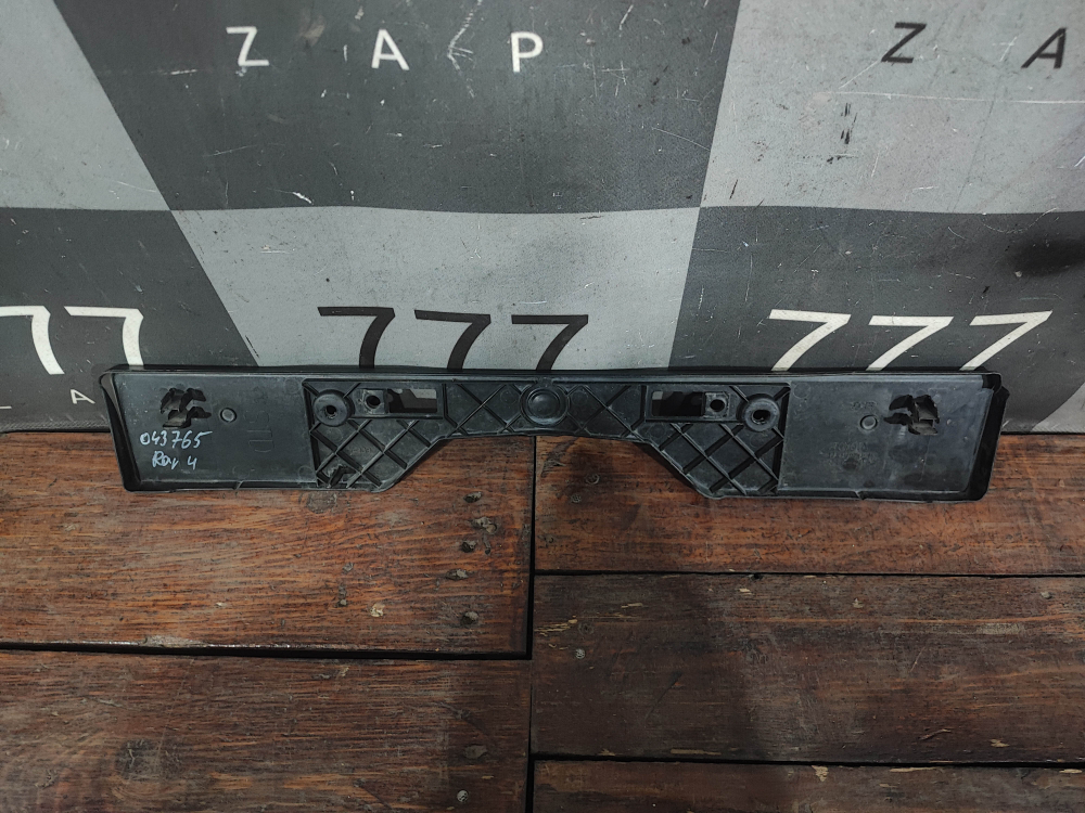 Площадка гос. номера Toyota RAV4 V (XA50) 18-нв Б/У Оригинал 5211442150