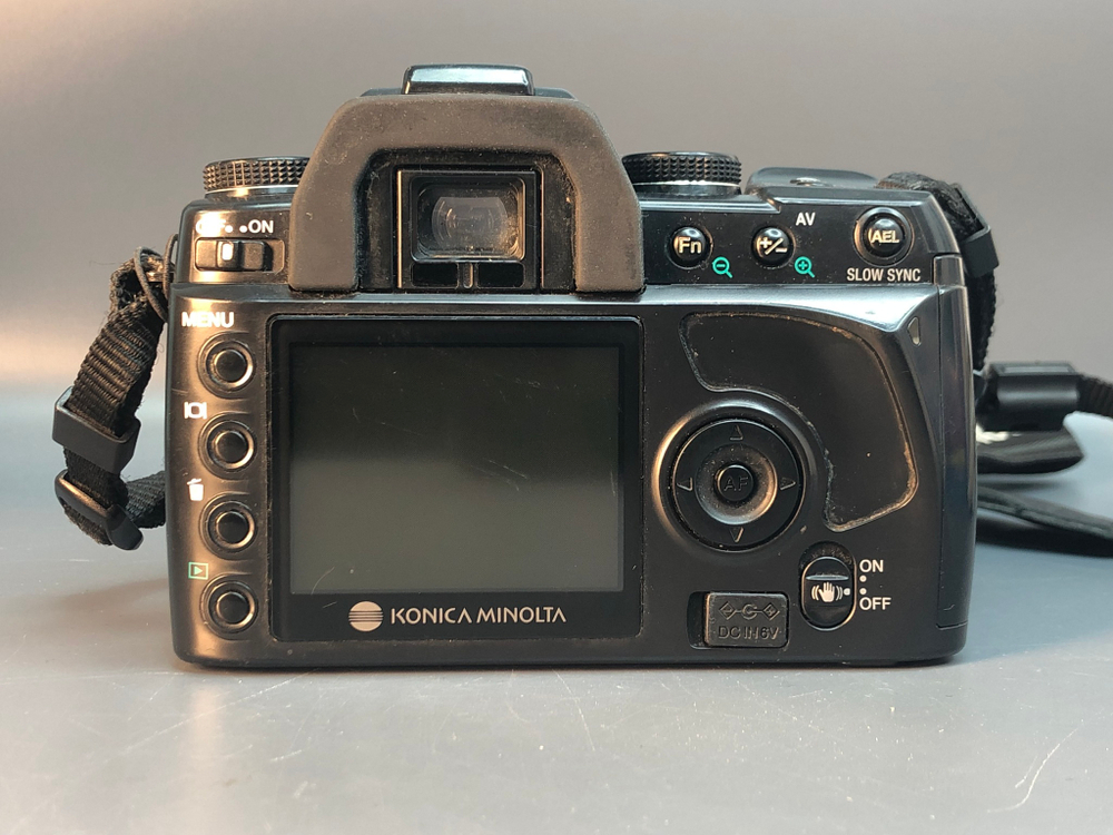 Konica Minolta DYNAX 5D Kit 18-70mm f/3.5-5.6