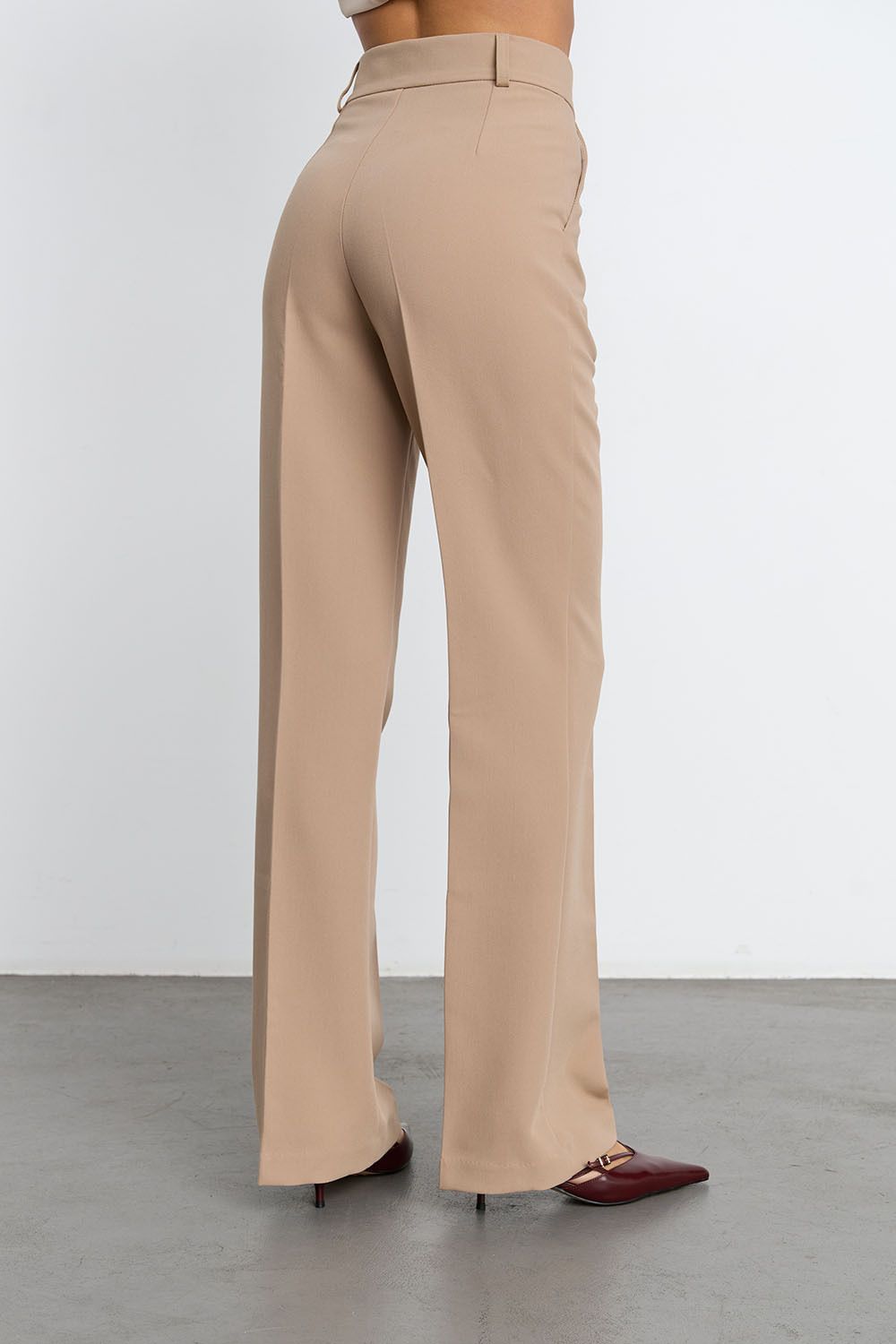 Брюки костюмные прямые цвета капучино
