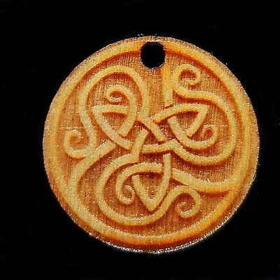 Оберег Триглав славянский символ, несущий в себе мир и гармонию