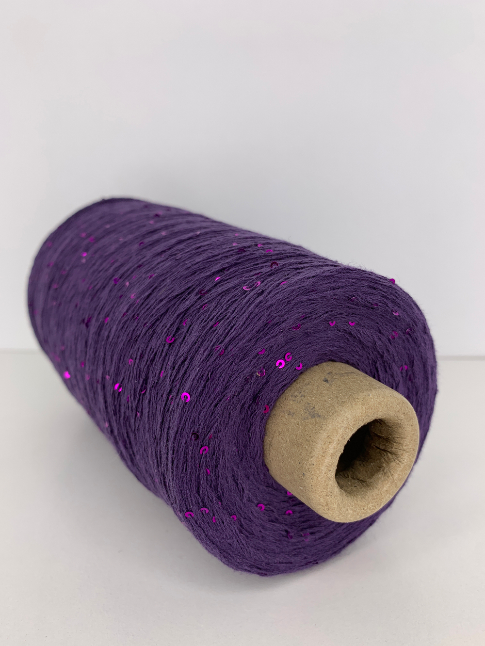 FORTE; 100% хлопок, пайетки 2мм; 640м/100гр; цвет: темно-фиолетовая нить, сиренево-малиновые пайетки; S715 MP