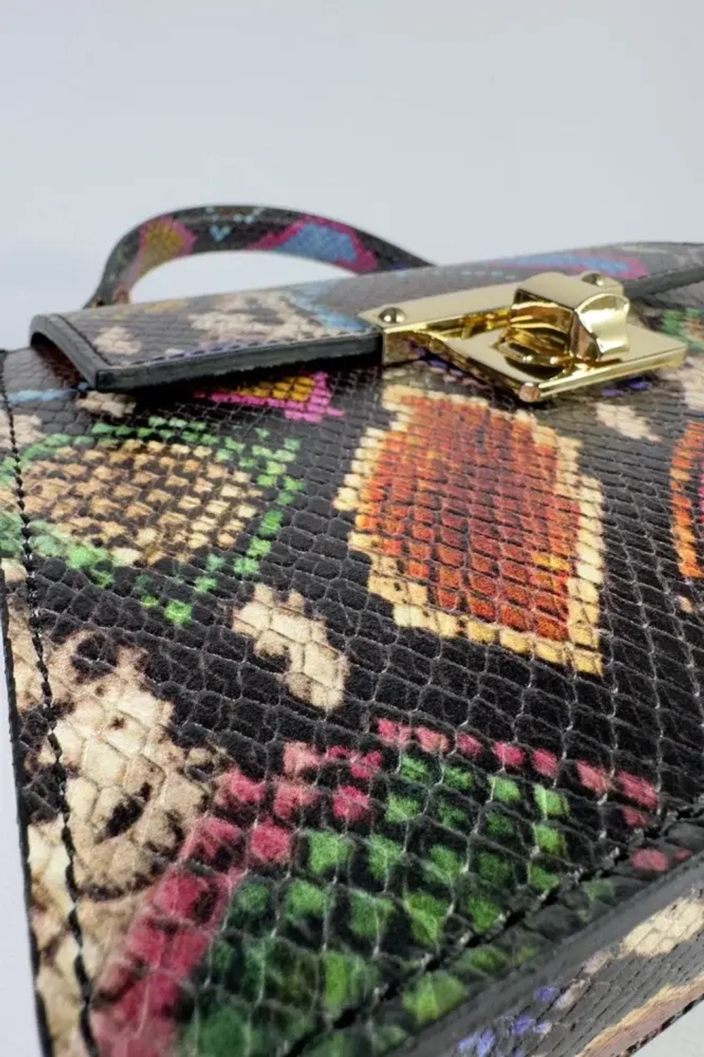 Женская разноцветная сумка из натуральной кожи