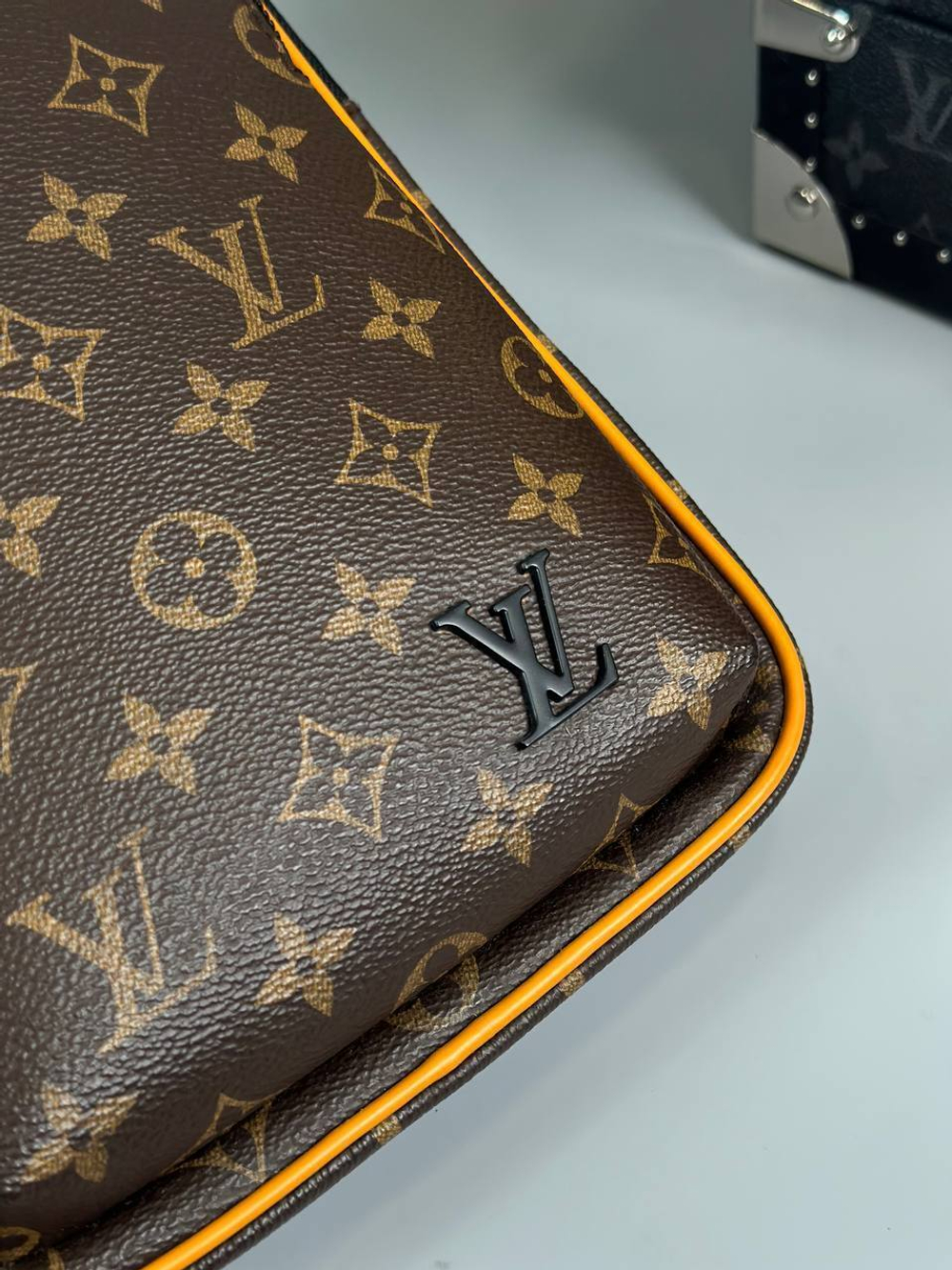 Сумка-слинг Louis Vuitton, арт. 477478994