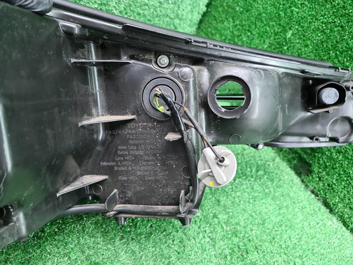 Фара левая Toyota C-HR (2016-2019) галоген