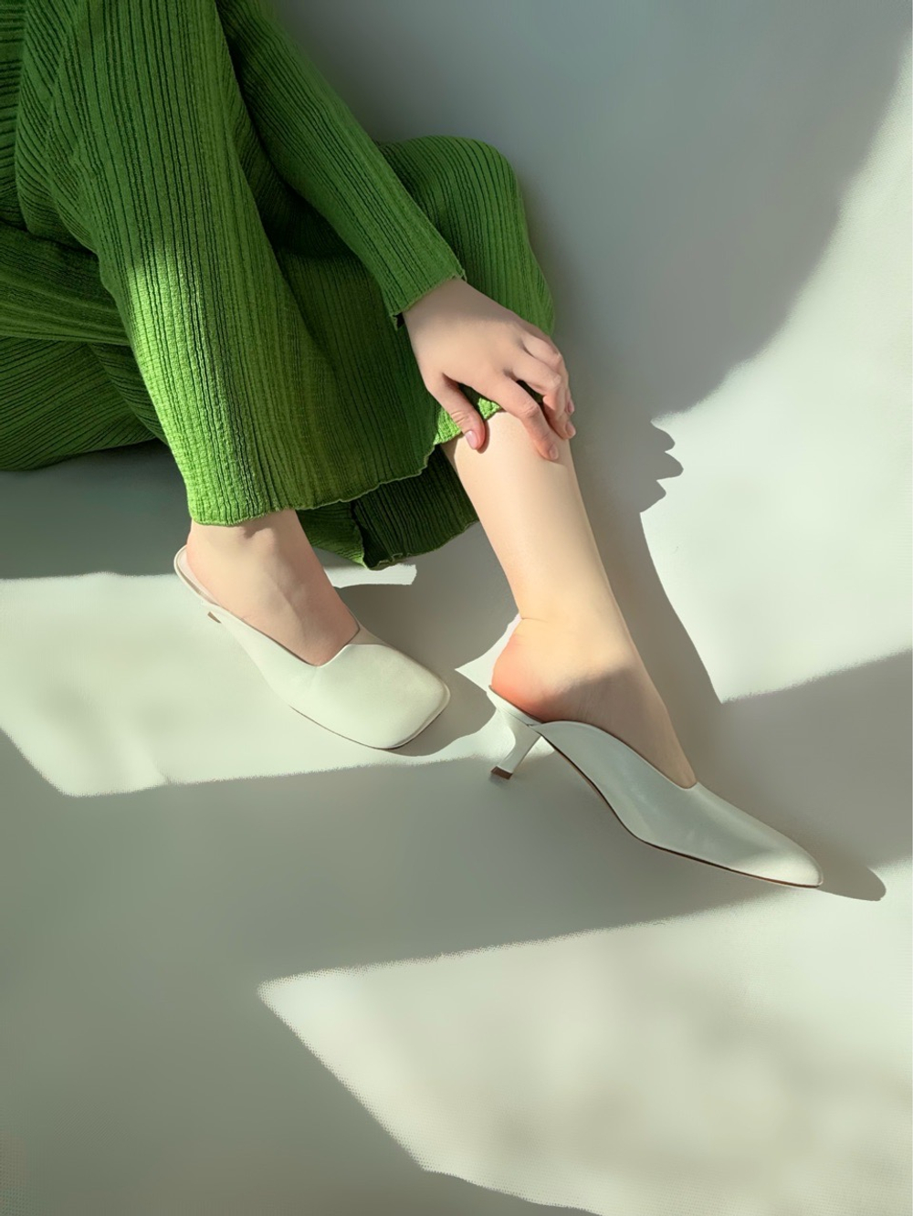 Женские летние мюли из натуральной кожи белого цвета