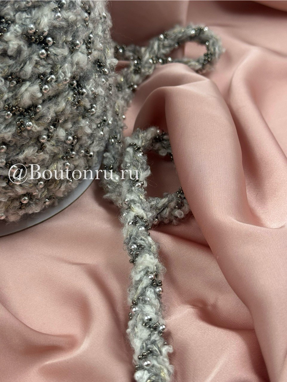 Тесьма-косичка серая с графитовым бисером 15 мм