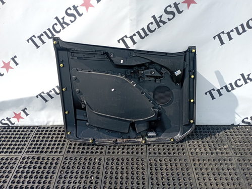 Обшивка двери правой 2023г.