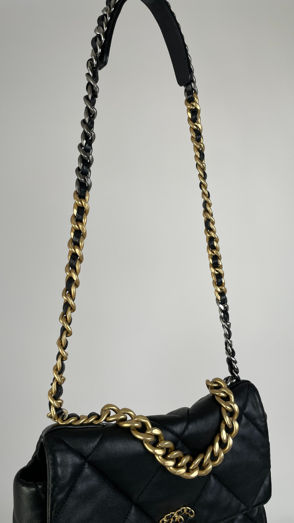 Сумка Chanel 19