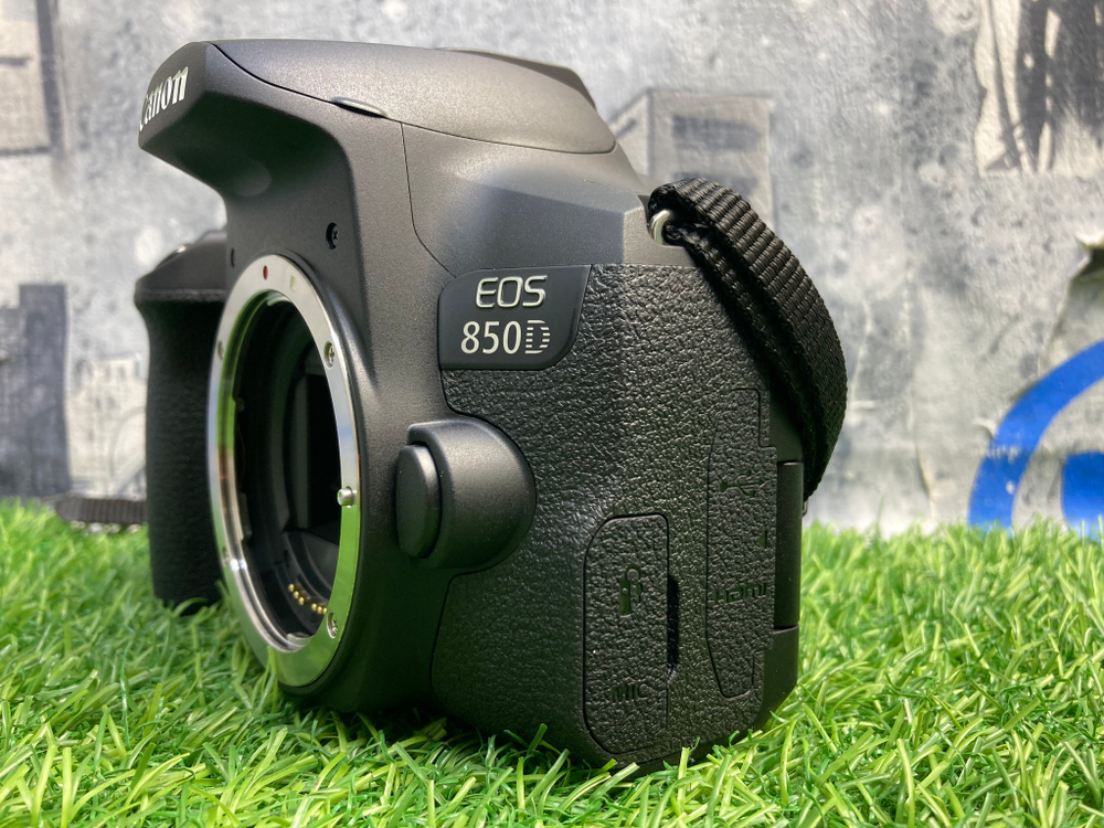Canon EOS 850D kit 18-55mm IS STM (1000 кадров)