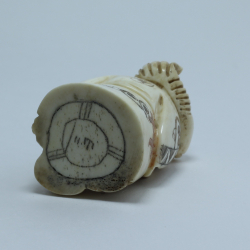 Нэцкэ Фукурокудзю с мешком риса и карпом на плече