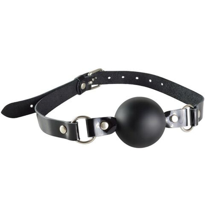 Черный кляп-шар Грация на лаковых кожаных ремешках (Цвет: черный)