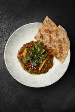 Икра из печеного баклажана и перца с лепешкой Роти