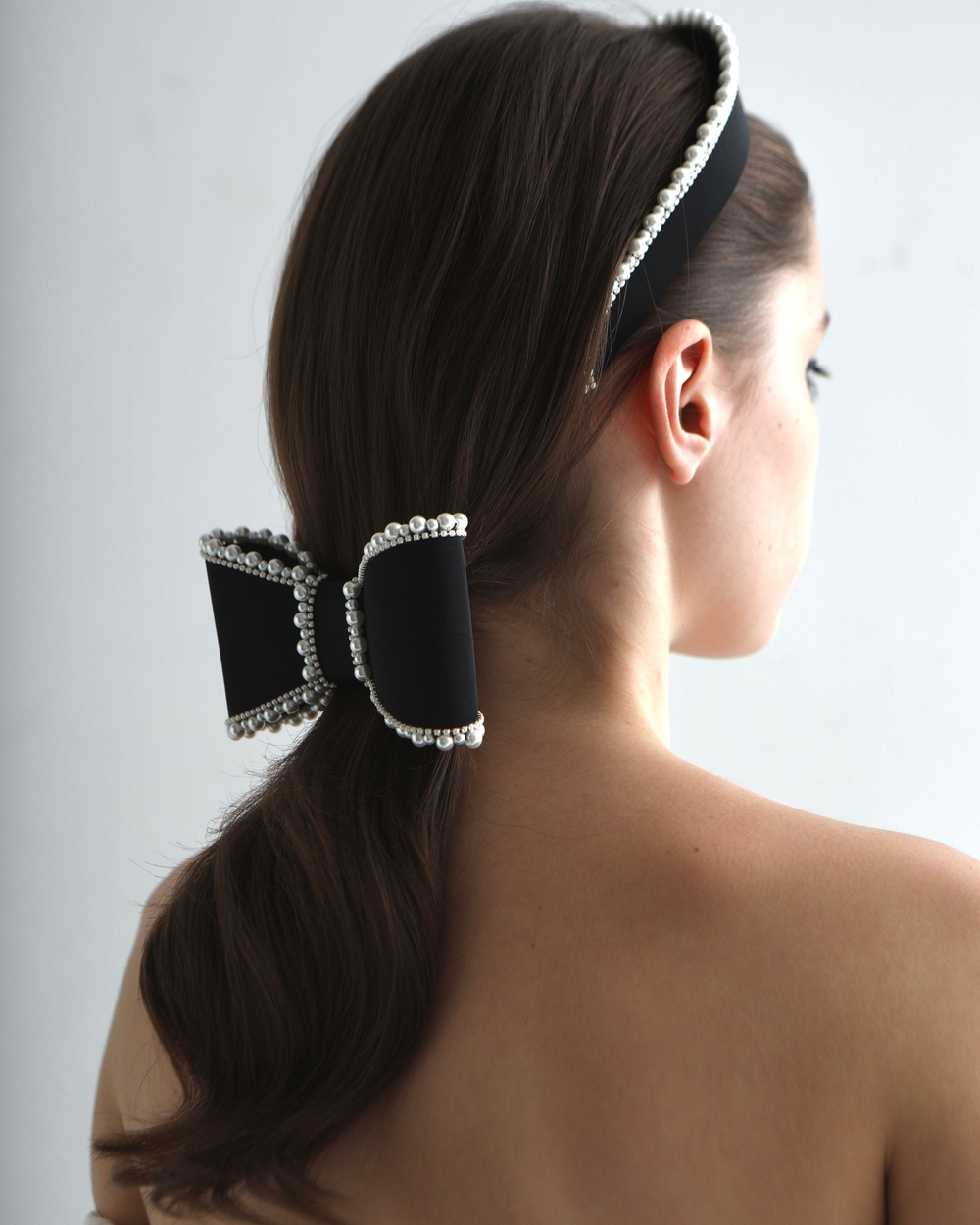 Бант-бабочка из черного шелка с жемчугом