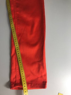 Джинсы Orsay яркого оттенка, визуально на 46 размер