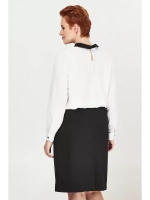 Блузка белая с черным воротником