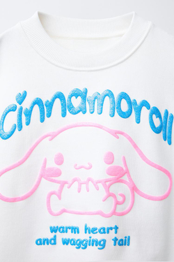 ZARA БЛЕСТЯЩАЯ ТОЛСТОВКА С РЕЛЬЕФНЫМ УЗОРОМ «КОРИЦЫ» ©САНРИО, ЖЕЛТОВАТО-БЕЛЫЙ