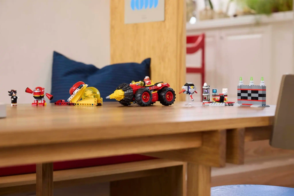 Конструктор LEGO Sonic the Hedgehog 76999 Super Sonic против Egg Drillster