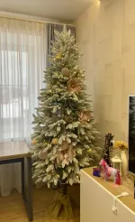 Заснеженная елка на ножке «Иветта» (Литая хвоя) от 1.1 м до 2,4 м