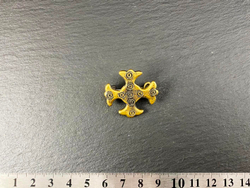 Фибула. Каролинги 6-7 в. (крест)