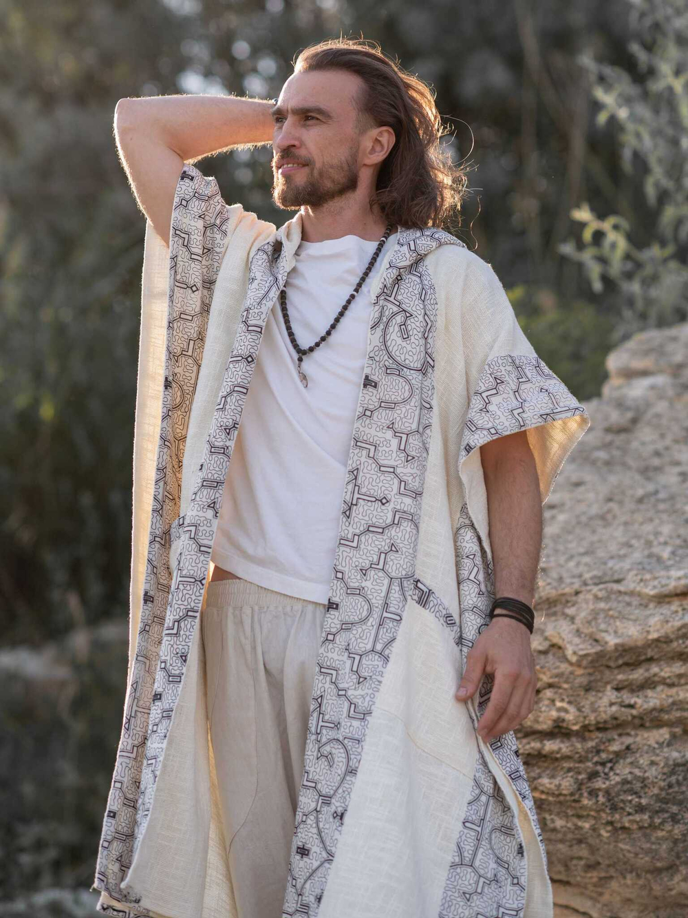 Накидка с капюшоном и орнаментом Аяуаска