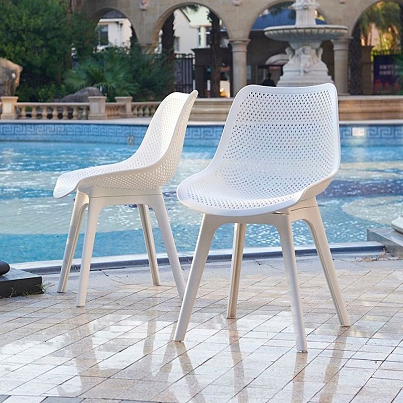 Пластиковые стулья