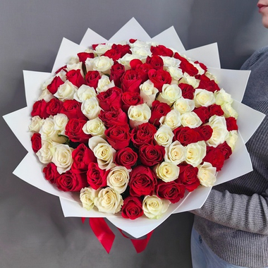 Букет с 101 белыми и красными розами (Кения 40 см)