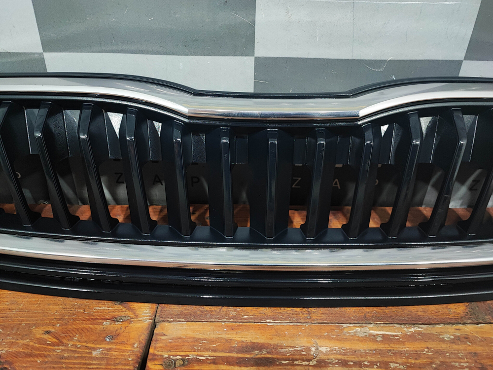 Решетка радиатора Skoda Rapid 2 20-нв Б/У Оригинал 60U853668