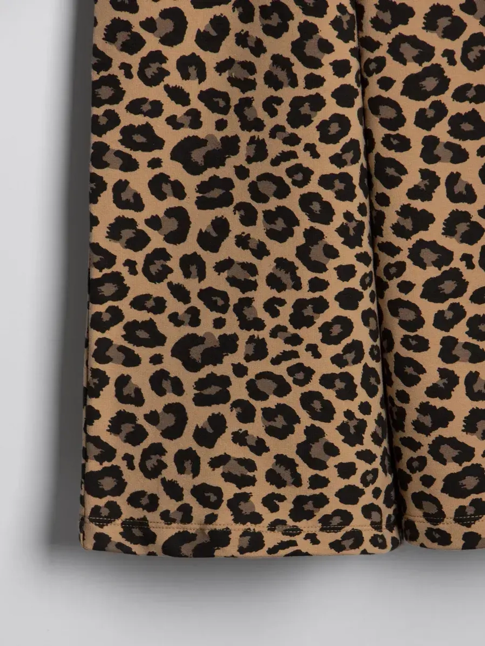 Леопардовый костюм для девочки на осень