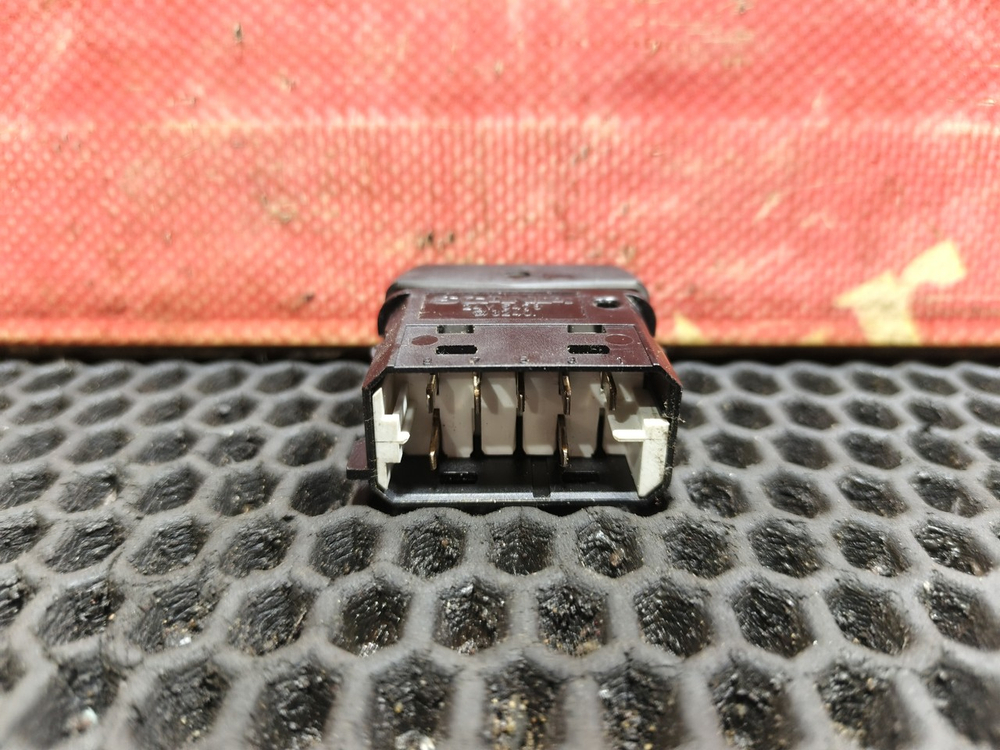 Кнопка сигнала заднего хода