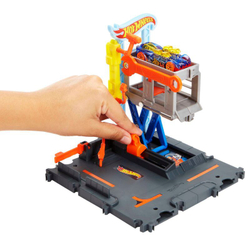 Hot Wheels City - Rally Workshop Set с автомобилем HDR25