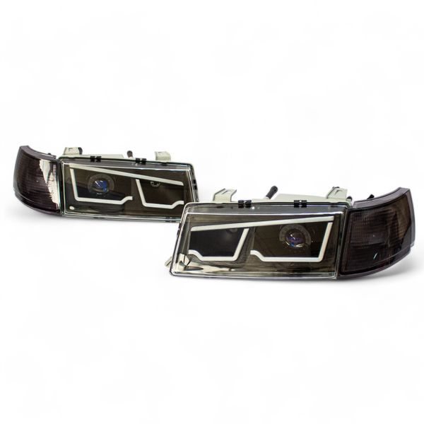 Фары ВАЗ 2110, 2111, 2112 передние в стиле BMW с Bi LED модулями 1,8 дюйма, белые галочки (тонированные поворотники)