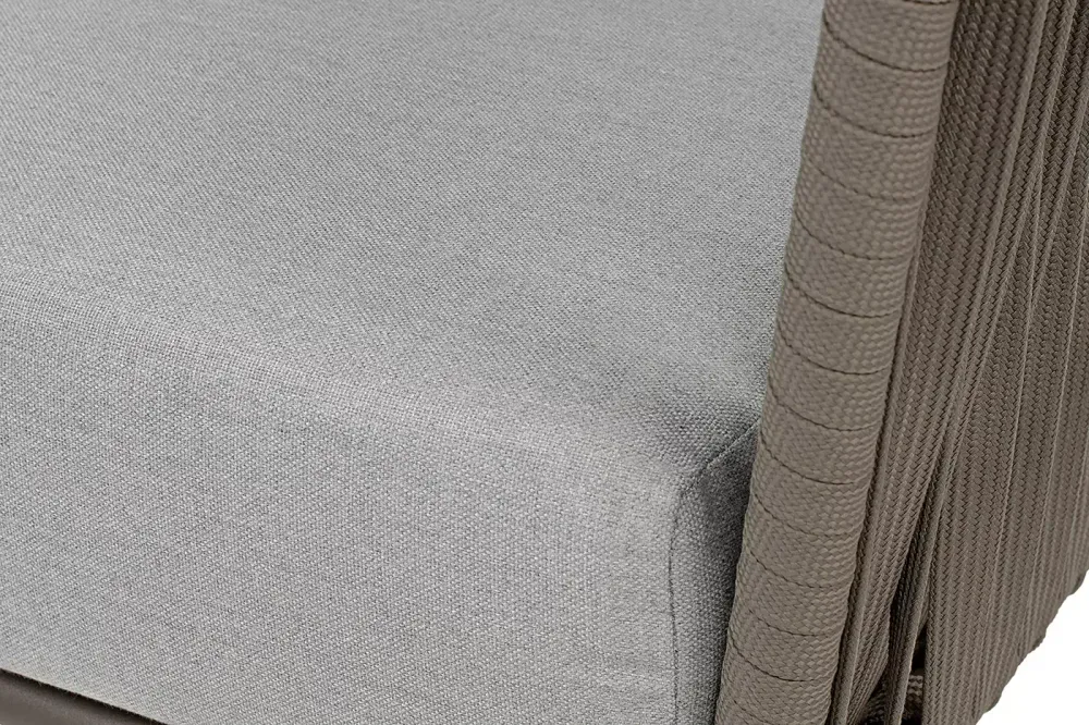 "Багамы" кресло плетеное из роупа, каркас алюминий бежево-серый (RAL7006) муар, роуп серо-коричневый 23мм, ткань светло-серая