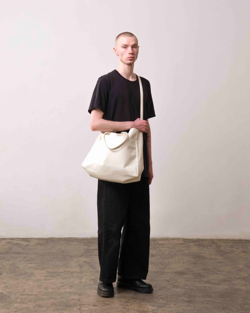 Сумка Kazyrnaya Тоут Wall белая