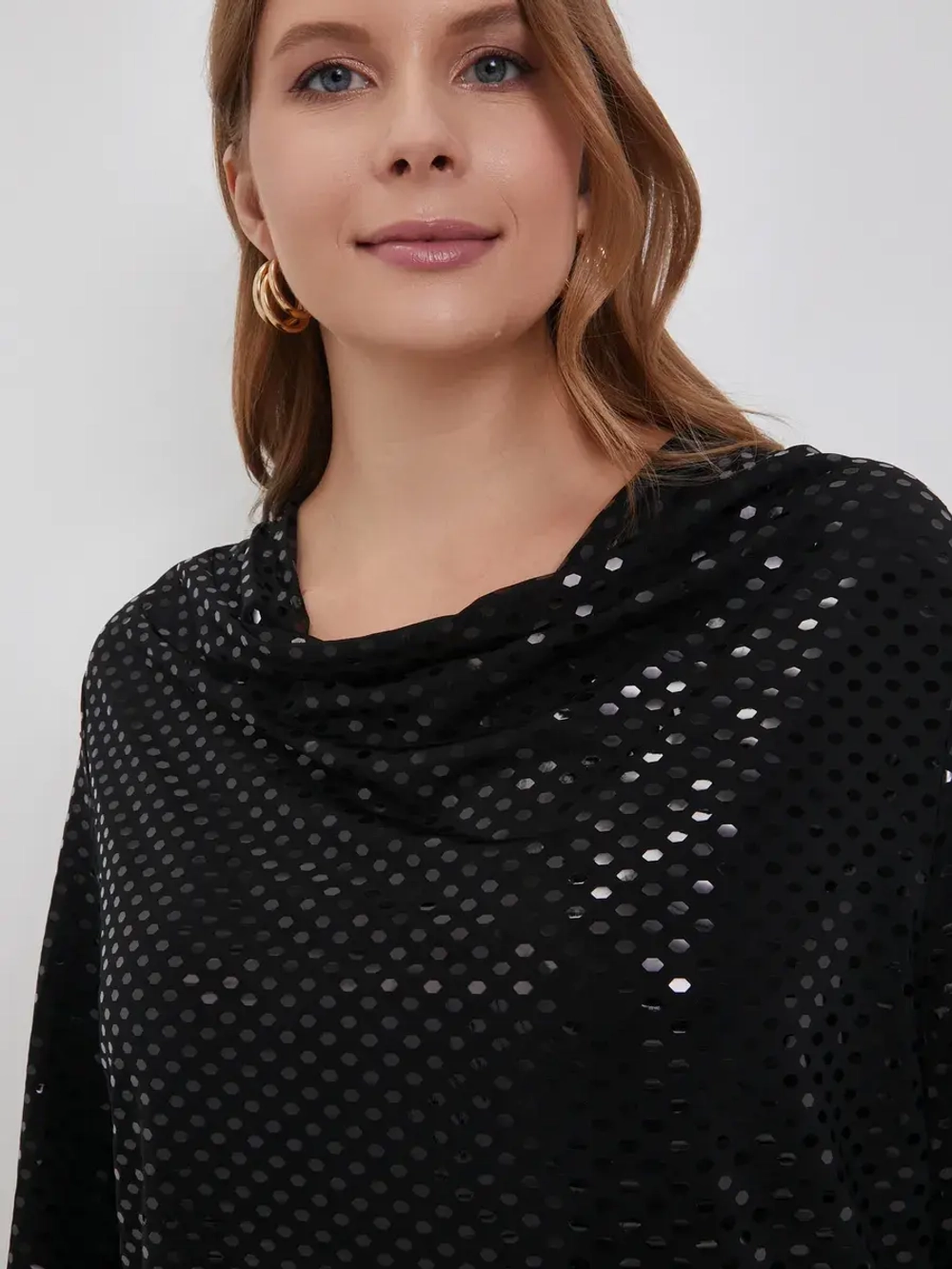 Блузка нарядная с пайетками