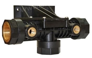 Коллектор 5-ти выводной настенный