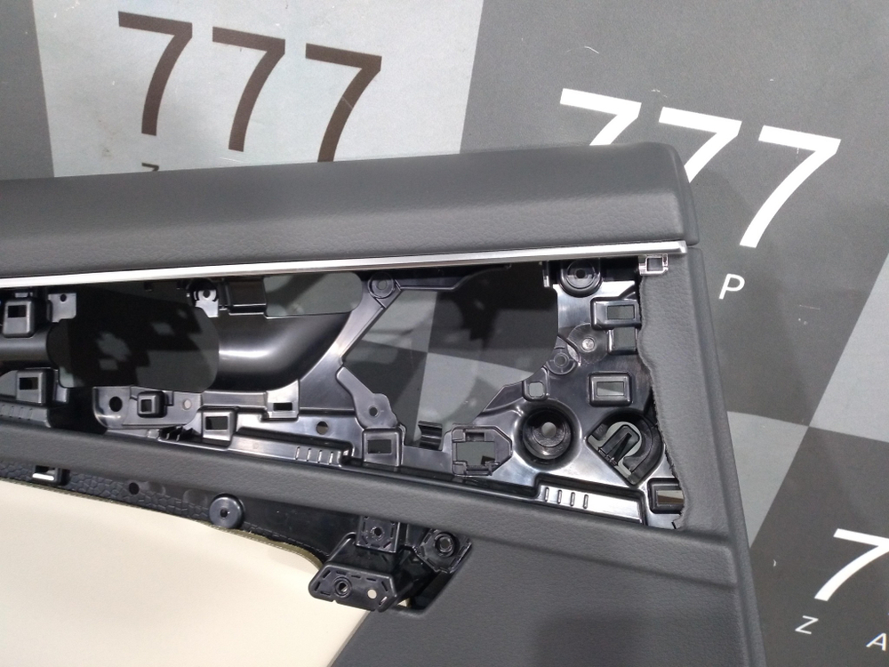 Обшивка двери задней левой Audi A6 (C8) Новая Оригинал