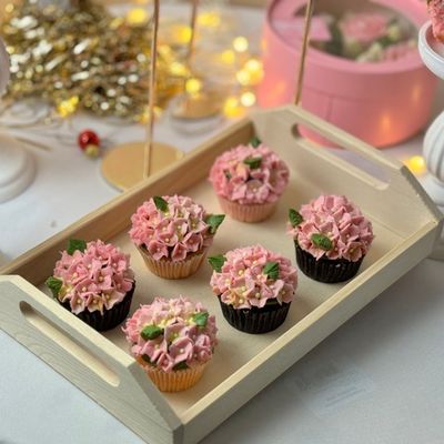 Набор сладких 6 капкейков гортензии из крем чиза