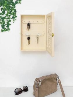 Ключница настенная в прихожую закрытая