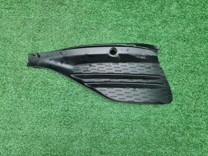 Решетка бампера LH Mercedes C w206 (21-нв) AMG