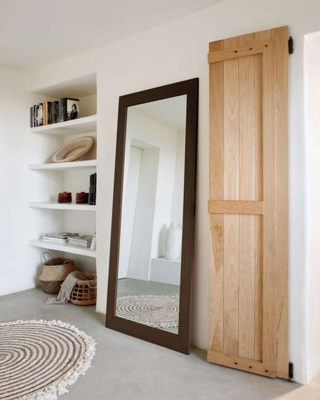 Настенная панель Mely из массива альбиции в белую полоску Ø 49 см