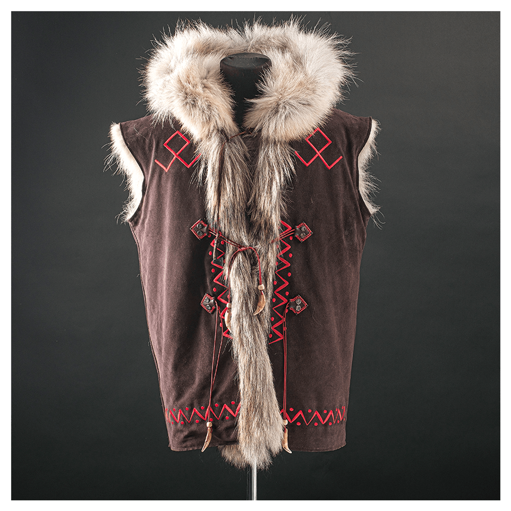 Жилет с мехом волка полярного «Волчайка сибирская»